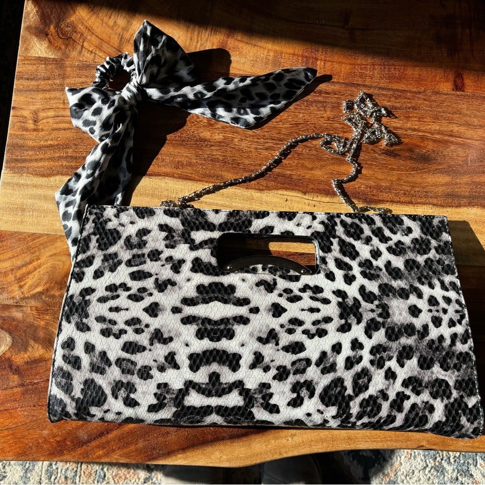 Animal  print large clutch with hair tie